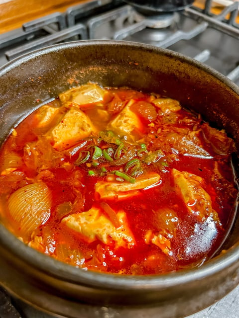 Kimchi jjigae - zuppa di kimchi | © Cookingwiththehamster