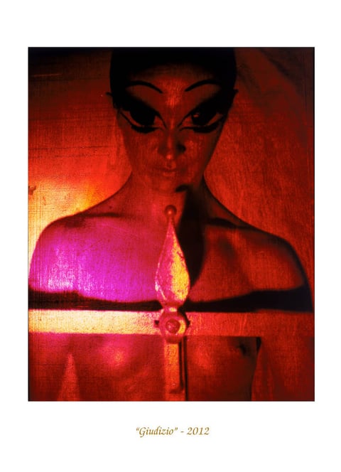 woman soul anima croce cross