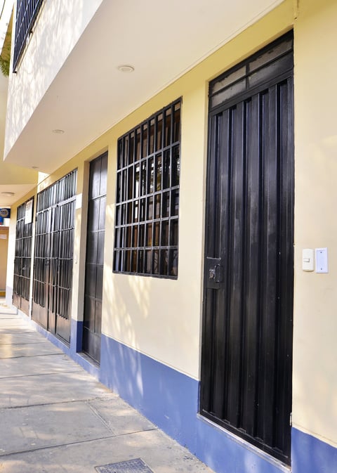 Porte d'entre de l'Hostel Esperanza Lima Airport