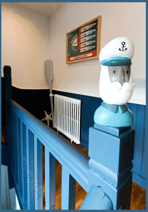 diy personnage bord de mer pommeau rampe escalier 