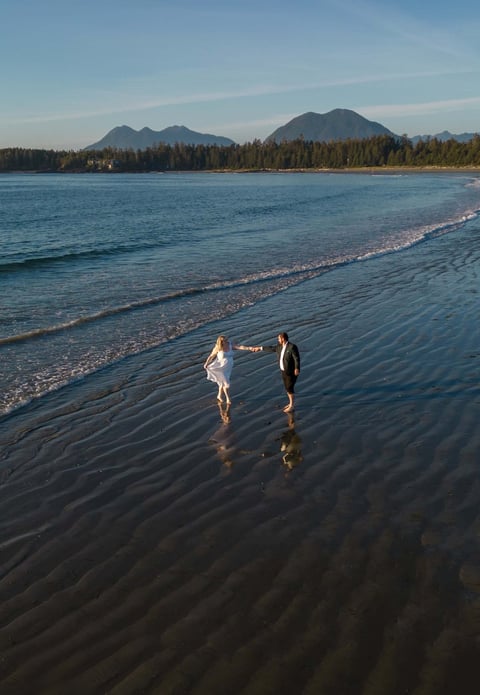 Couple eloping in Tofino