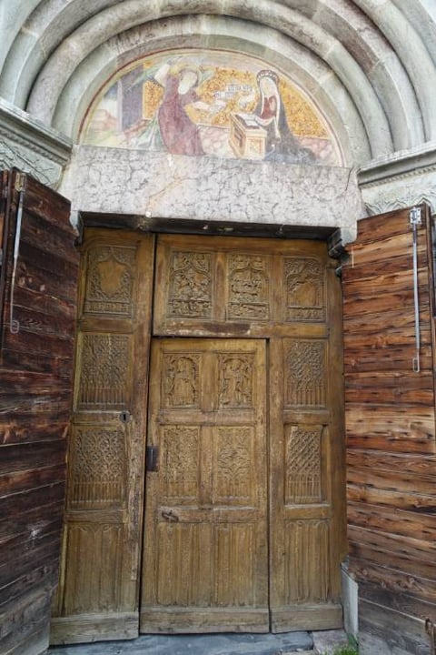 Portail église Saint-Marcellin, Névache 05