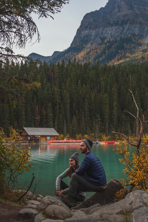 Lake Louise couple photoshoot