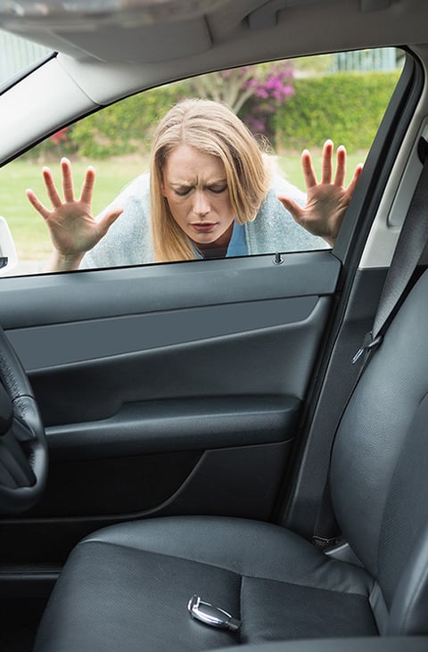 Serviciu de deblocare uși auto în Chișinău și Moldova, pentru situații în care cheia rămâne în mașin