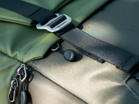 a suitcase with a zippered closure and a zipper closure