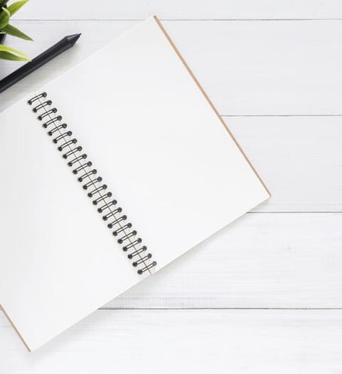 photo d'un cahier ouvert, avec ses pages blanches