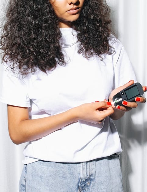 a woman in a white shirt and jeans jeans