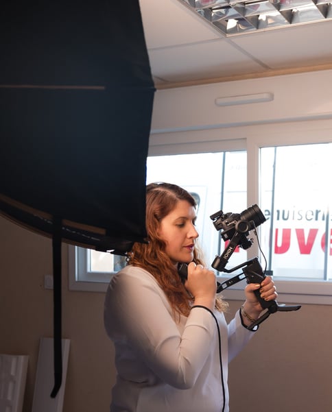 Tournage sur site de video d'entreprise avec louvel à vitré