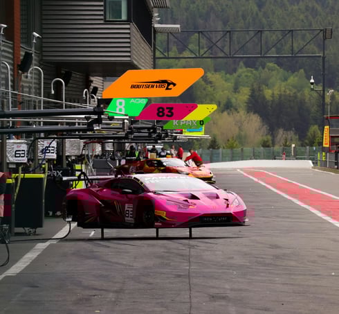 Lamborghini huracan evo gt3 nel paddock durante gara