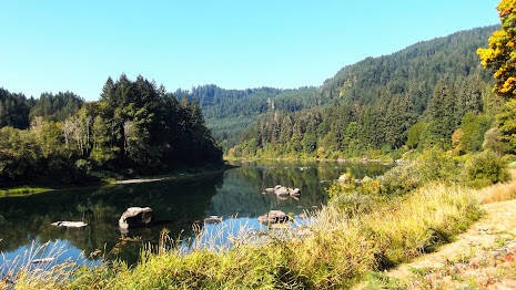 Elkton, OR - beautiful Umpqua River along OR Hwy 38