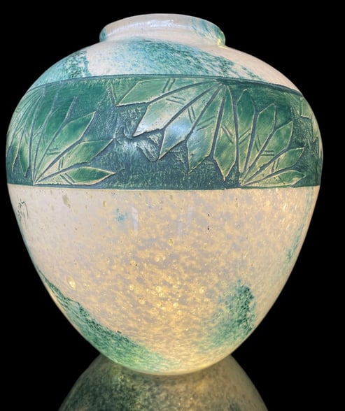 Beau vase Art Déco à décor de palmes signé Legras