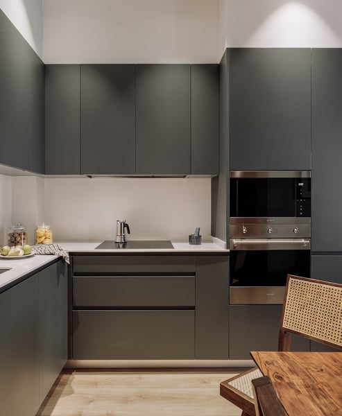 Integrated modern dark grey kitchen with modern design elements and lighting