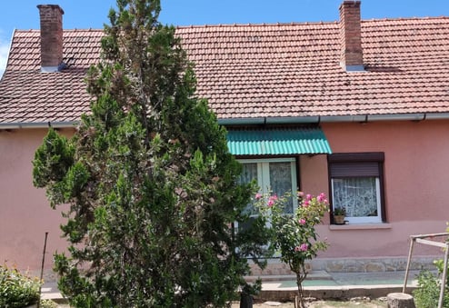 Ländliches Familienhaus bei Pécs – ruhig gelegen, viel Platz, fairer Preis