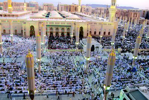 Iftar aux fidèles dans le Masjid Nabawi à Médine pendant le mois du Ramadan.