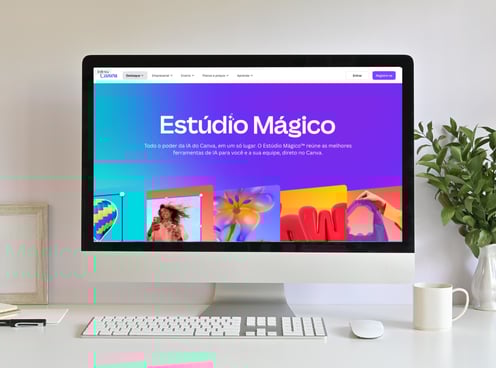 Imagem de computador aberto em site de edição de imagens