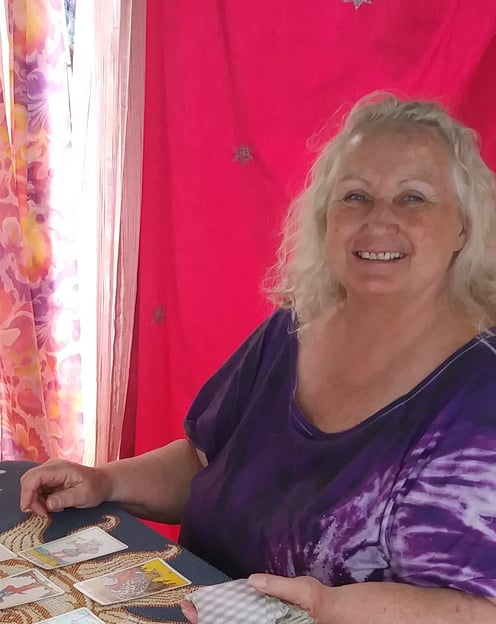 Picture of Tammie Whalen Buckler reading Tarot cards