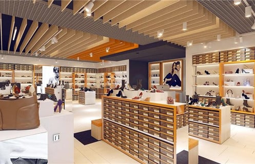 uma loja com vários calçados e bolsas