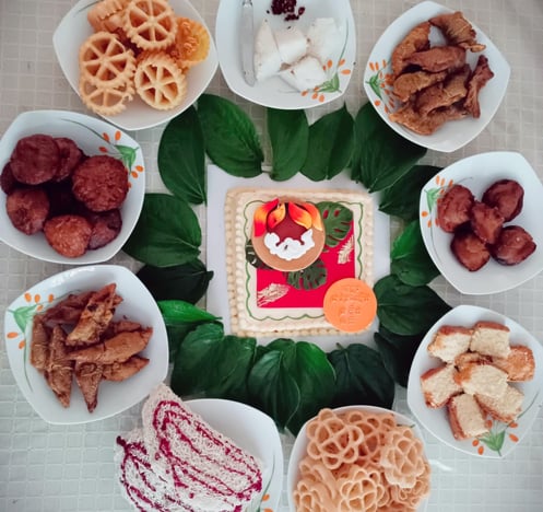 a cake with sri lankan aurudu food on the table