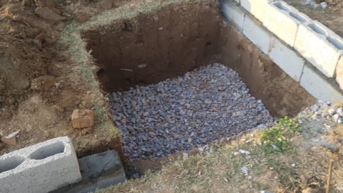 Compacted gravel and water bond layer