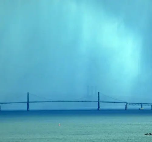 Pont de l'ile dans la brûme.