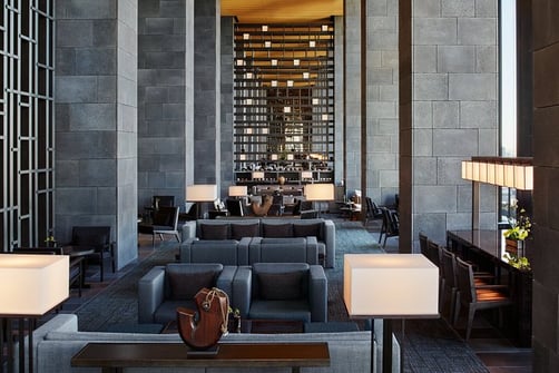 Hall de entrada do hotel Aman Tokyo