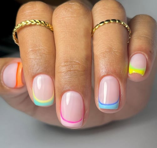 Uñas neón francesas
