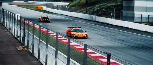 Lamborghini huracan evo gt3 arancione in pista