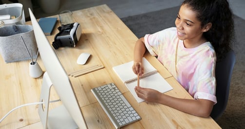 Child learning English Online