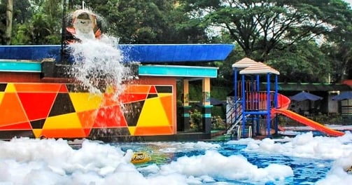 Foam Party Pool - The Jhons Aquatic Resort