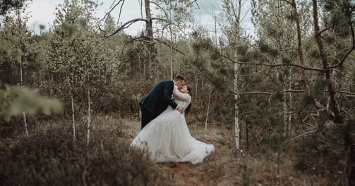 Vestuvių fotografė Ieva Vos- reportažinė vestuvių fotosesija