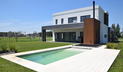 Casa doble piso con piscina