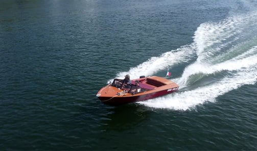 The James Bond–style speedboat Eskrok speeding along the Douro River