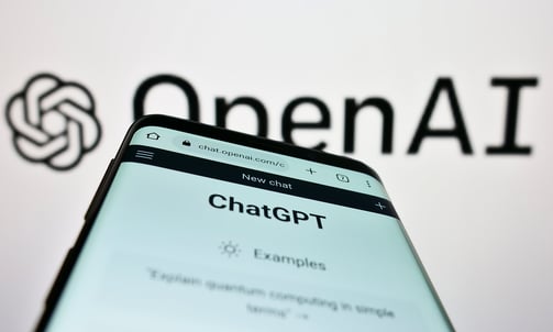 Imagen de teléfono con Chat GPT de OpenAI