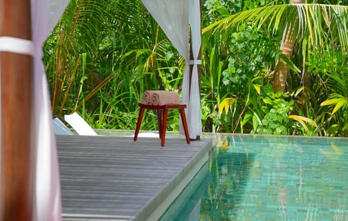 park-hyatt-maldives-baech-villa-pool-2