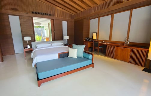 park-hyatt-maldives-beach-villa-bedroom