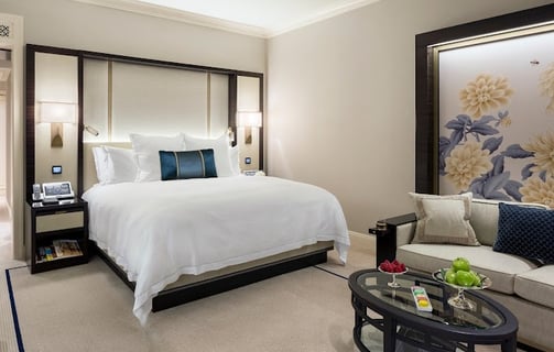 The Peninsula Chicago room