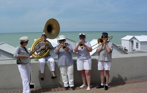 Fanfare de filles, Orchestres Fêtes de l'eau, plage