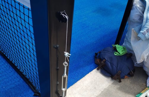 Poste de Padel con malla de Padel