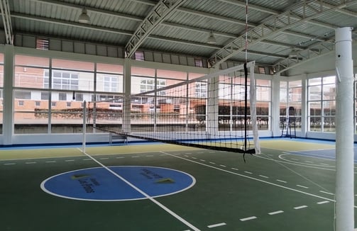 Cancha de Voleibol con una red de Voleibol