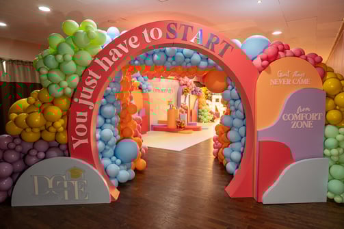 Décoration événement, ballons, arches de ballons, backdrops, lettres lumineuses