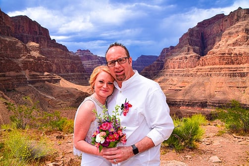 wedding couple at the grand canyon