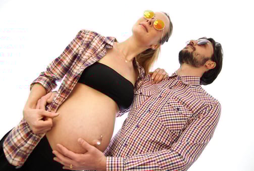 Photo de grossesse d'un couple en contre plongée prise par jlacoste photo sur Dijon