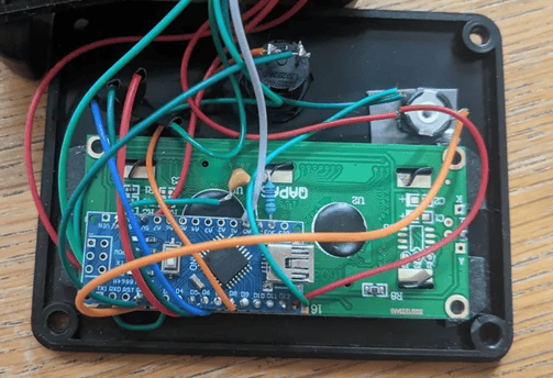 Arduino and display mounted on the box lid