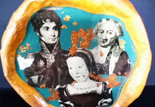 collage images 18ème siècle sur socle papier décor feuille d'ormâché