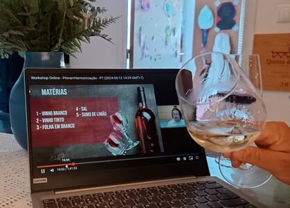 Faça workshop de vinho no conforto de sua casa.