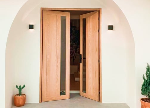 pintu solid wood panel tambahan kaca untuk rumah tinggal