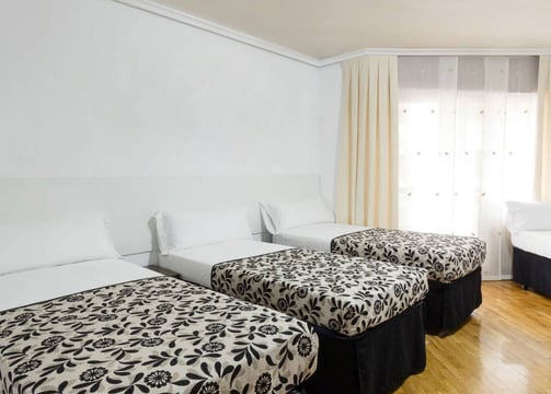 Alojamiento para 2, 3 o 4 personas con baño privado en Logroño centro