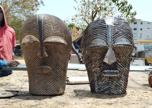 Masques africains en métal soudé, inspirés de l’art traditionnel sénégalais