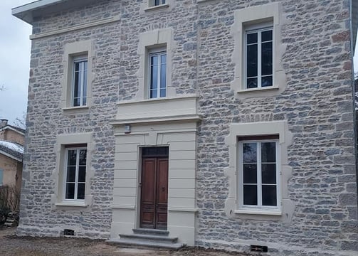 Ravalement façade pierre enduit chaux à Meyrié