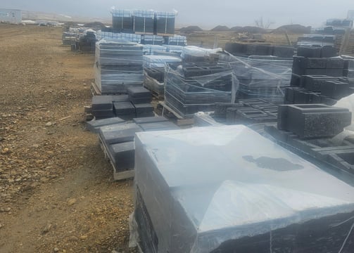 Assorted retaining wall bricks